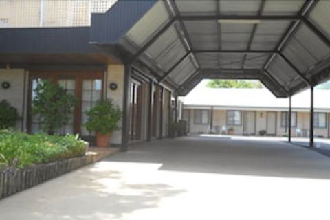 All Seasons Motor Lodge - Rent Accommodation 1