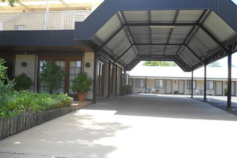 All Seasons Motor Lodge - Rent Accommodation 2