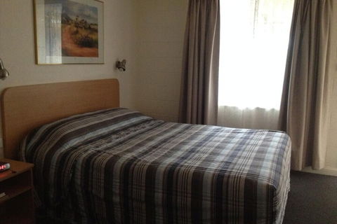 All Seasons Motor Lodge - Rent Accommodation 5