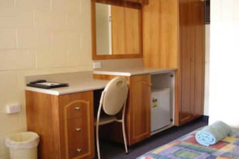 All Seasons Motor Lodge - Rent Accommodation 6