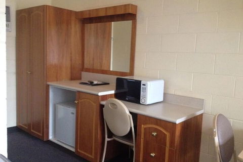 All Seasons Motor Lodge - Rent Accommodation 3
