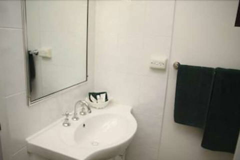 All Seasons Motor Lodge - Rent Accommodation 7