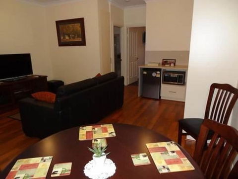 Hahndorf Oak Tree Cottages - Rent Accommodation 6