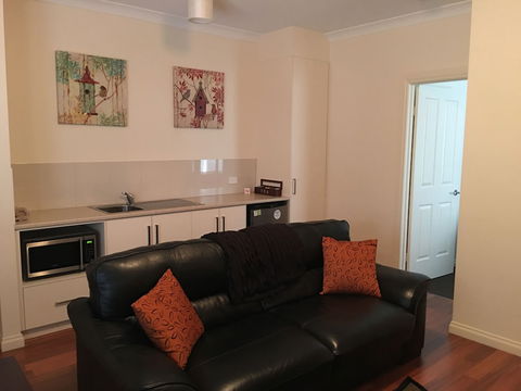 Hahndorf Oak Tree Cottages - Rent Accommodation 0