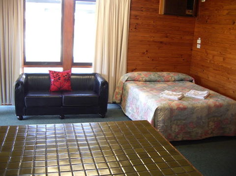 Aaroona Holiday Resort - Rent Accommodation 0