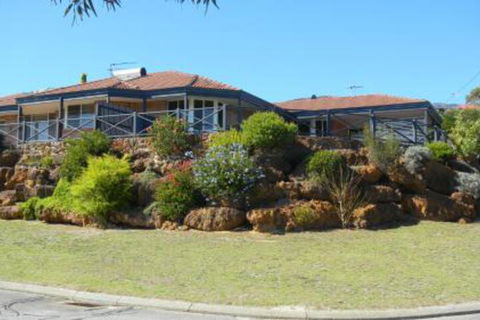 Albany Holiday House - Rent Accommodation 0