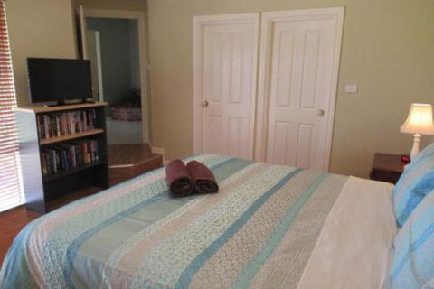 Albany Holiday House - Rent Accommodation 3