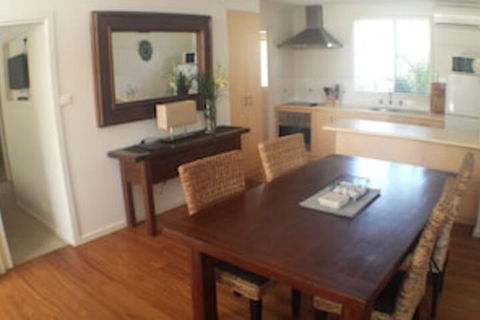 Oceana Holiday Units - Rent Accommodation 0