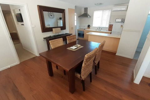 Oceana Holiday Units - Rent Accommodation 7