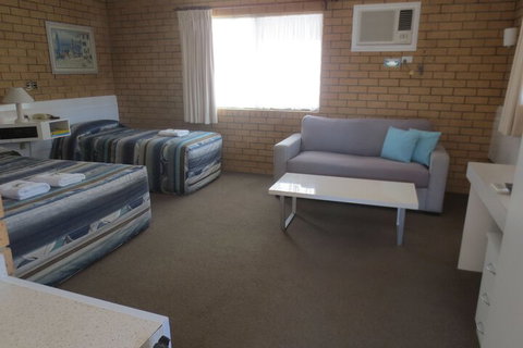Aspley Pioneer Motel - Rent Accommodation 3