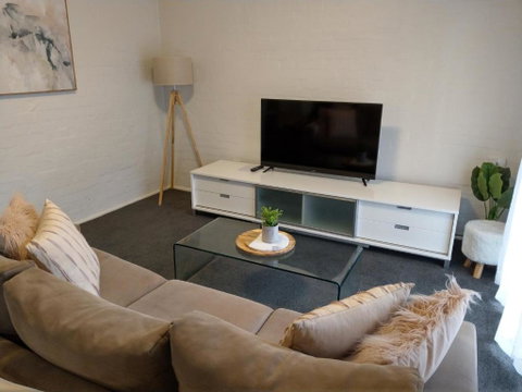 North Melbourne Retreat - Rent Accommodation 4
