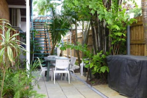 Airlie Court Units - Rent Accommodation 5