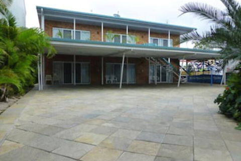 Airlie Court Units - Rent Accommodation 1