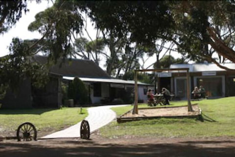 Seal Bay Cottages - Rent Accommodation 4