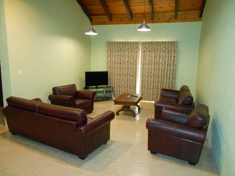 Chalets On Stoneville - Rent Accommodation 2