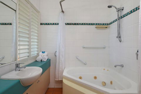 Alex Seaside Resort - Rent Accommodation 6