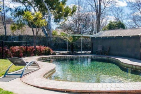 Central Caleula Motor Lodge - Rent Accommodation 1