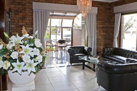 Central Caleula Motor Lodge - Rent Accommodation 0