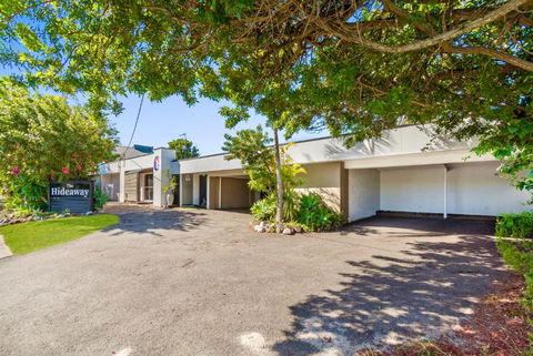 Hideaway Noosa Men Only Beach Resort - Rent Accommodation 2
