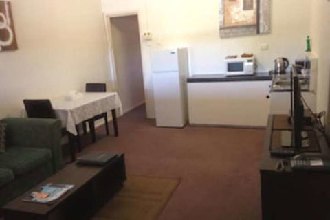 Copper Gate Motel - Rent Accommodation 5
