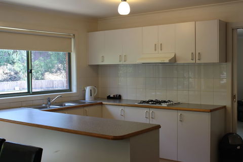 Australian Home Away Ringwood At Bardia - Rent Accommodation 5