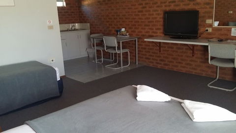 Bridge Motor Inn - Rent Accommodation 4