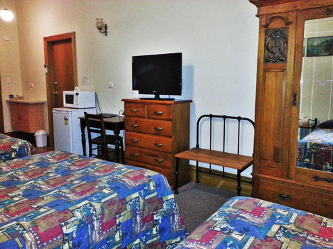 Sonbern Lodge Motel - Rent Accommodation 5