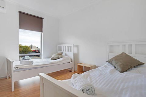 Adelaide Holiday Homes - Rent Accommodation 1