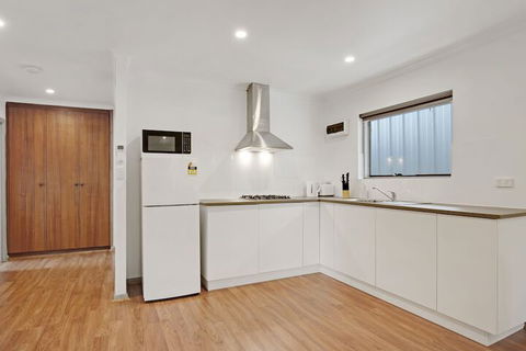 Adelaide Holiday Homes - Rent Accommodation 7