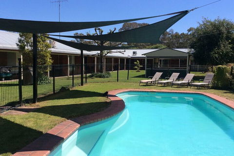 Greenways Holiday Units - Rent Accommodation 1