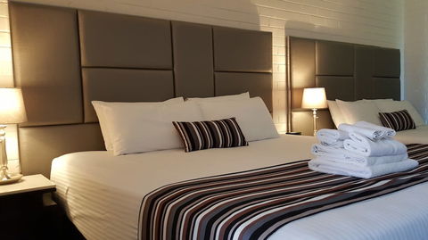 Hibiscus Lakeside Motel - Rent Accommodation 1