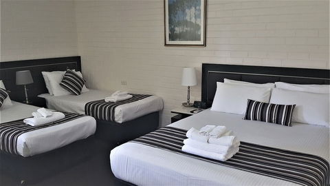 Hibiscus Lakeside Motel - Rent Accommodation 5