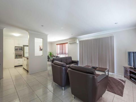 Annand Mews Serviced Apartments - Rent Accommodation 5