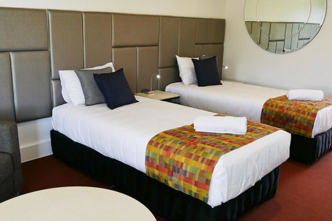 Country Capital Motel - Rent Accommodation 5