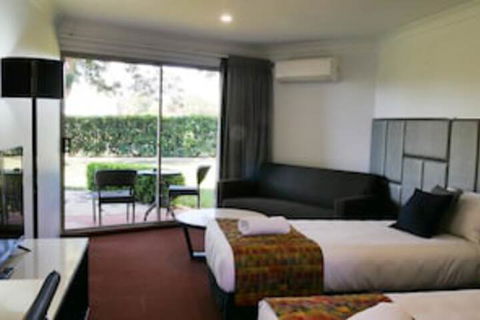 Country Capital Motel - Rent Accommodation 0