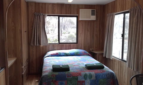 Acclaim Gateway Caravan Park - Rent Accommodation 3