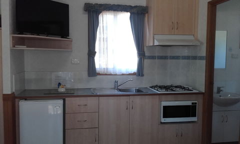 Acclaim Gateway Caravan Park - Rent Accommodation 6