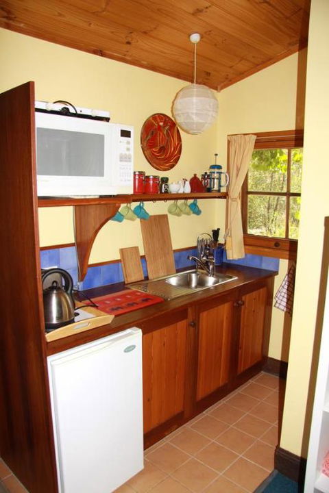 Candlebark Retreat - Rent Accommodation 2