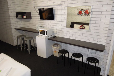 Jackaroo Apartments - Rent Accommodation 2