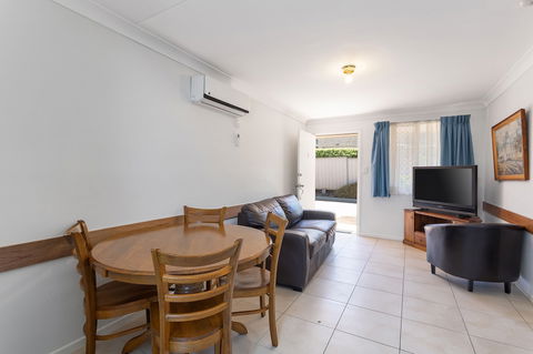 Apollo Lodge - Rent Accommodation 4