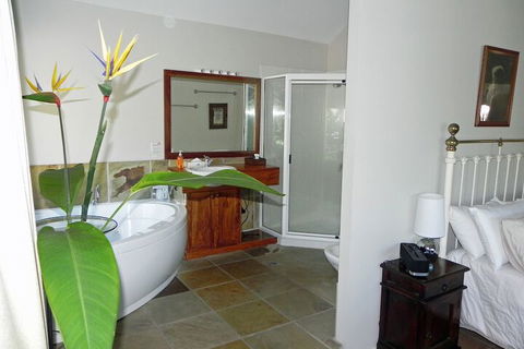 Airlie Waterfront Bed & Breakfast - Rent Accommodation 5
