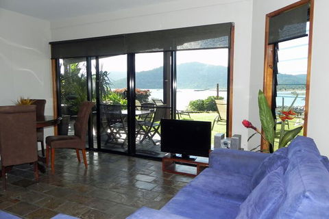 Airlie Waterfront Bed & Breakfast - Rent Accommodation 2