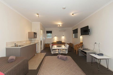 Chalambar Motel - Rent Accommodation 5