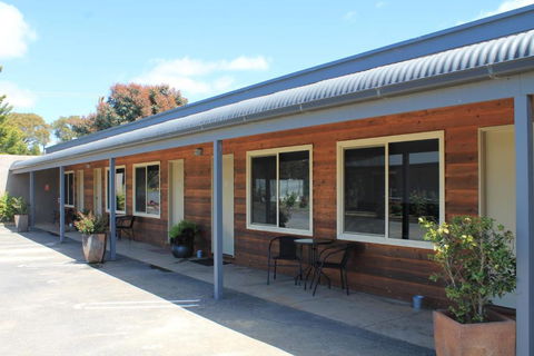 Chalambar Motel - Rent Accommodation 3