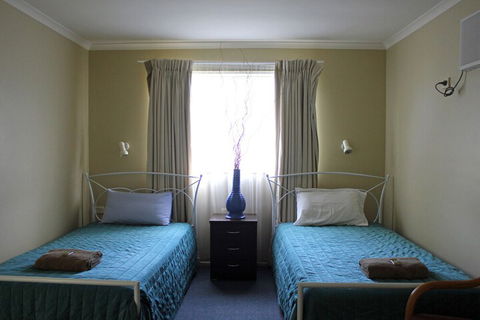 Australian Motor Homes Tourist Park - Rent Accommodation 4
