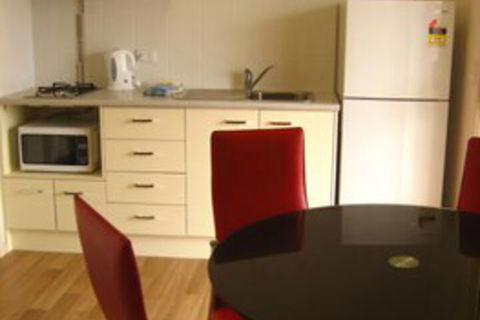Australian Motor Homes Tourist Park - Rent Accommodation 5