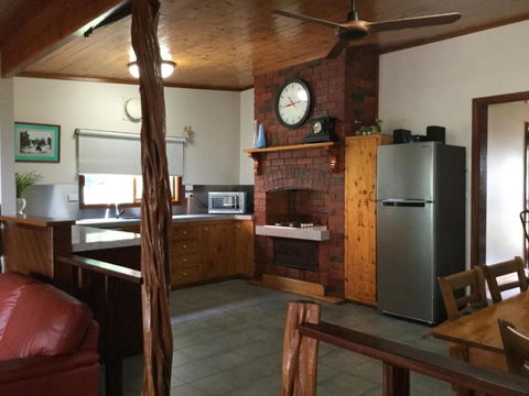 Bayview Boathouse - Rent Accommodation 5