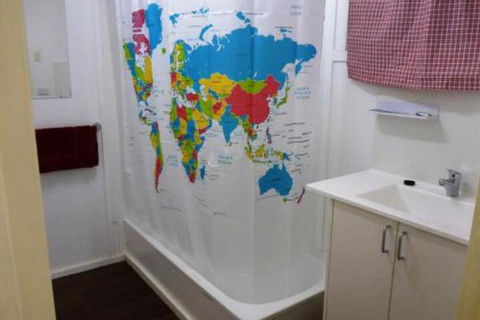 Holiday House Clermont - Rent Accommodation 4