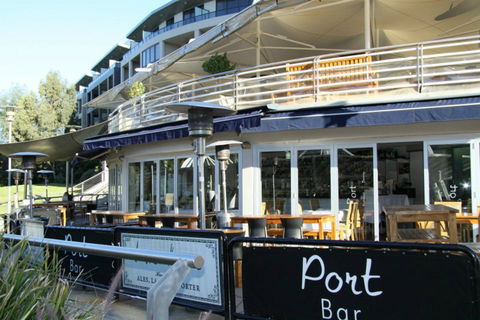 Port Bar & Restaurant - Rent Accommodation 0