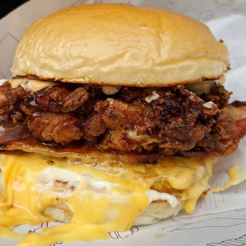 Sneaky Burger - Rent Accommodation 0
